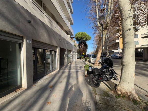 negozio in affitto a Rimini in zona San Giuliano a Mare