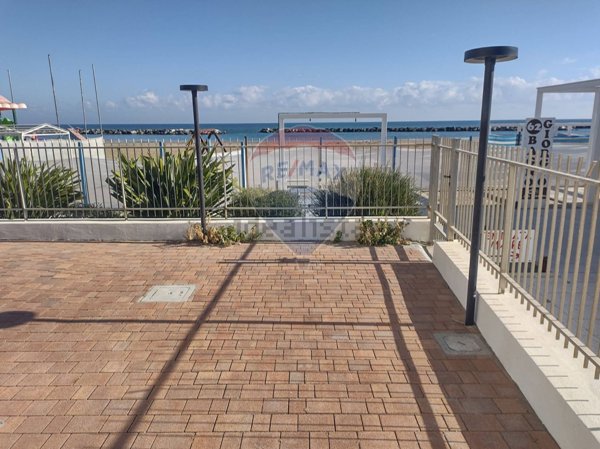 negozio in affitto a Rimini in zona Torre Pedrera