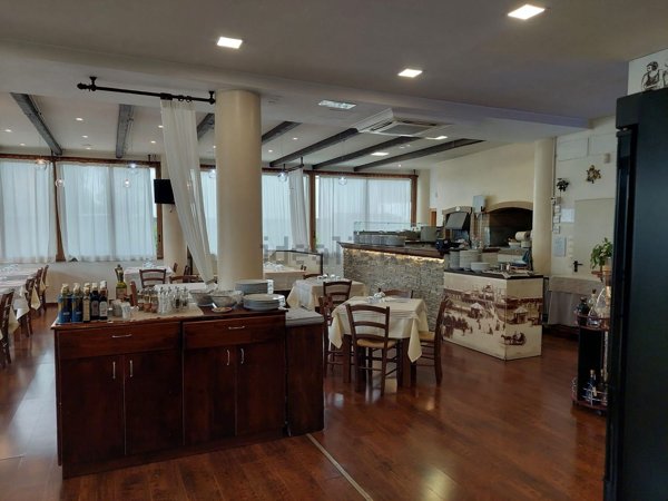 negozio in affitto a Rimini