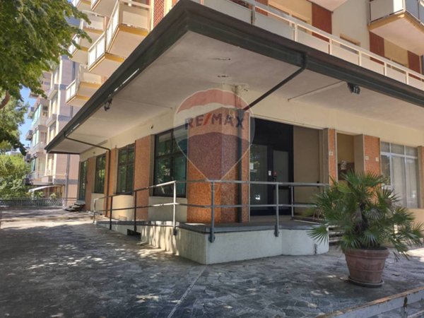 negozio in affitto a Rimini in zona Viserba