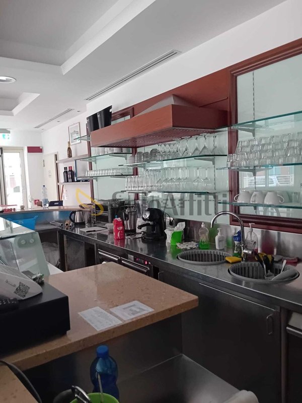 negozio in affitto a Rimini in zona Miramare di Rimini