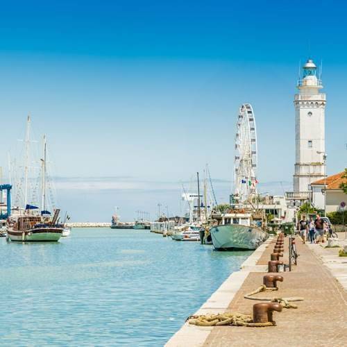 negozio in affitto a Rimini in zona Rivazzurra