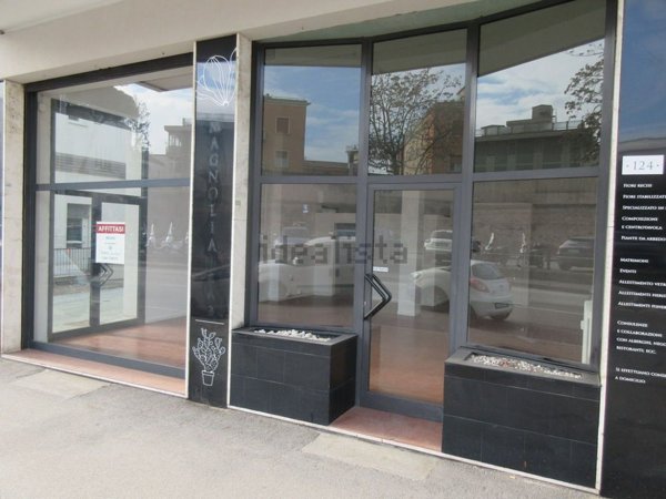 negozio in affitto a Rimini