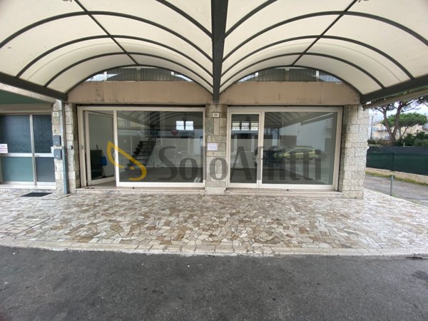 locale commerciale in affitto a Rimini in zona Rivazzurra