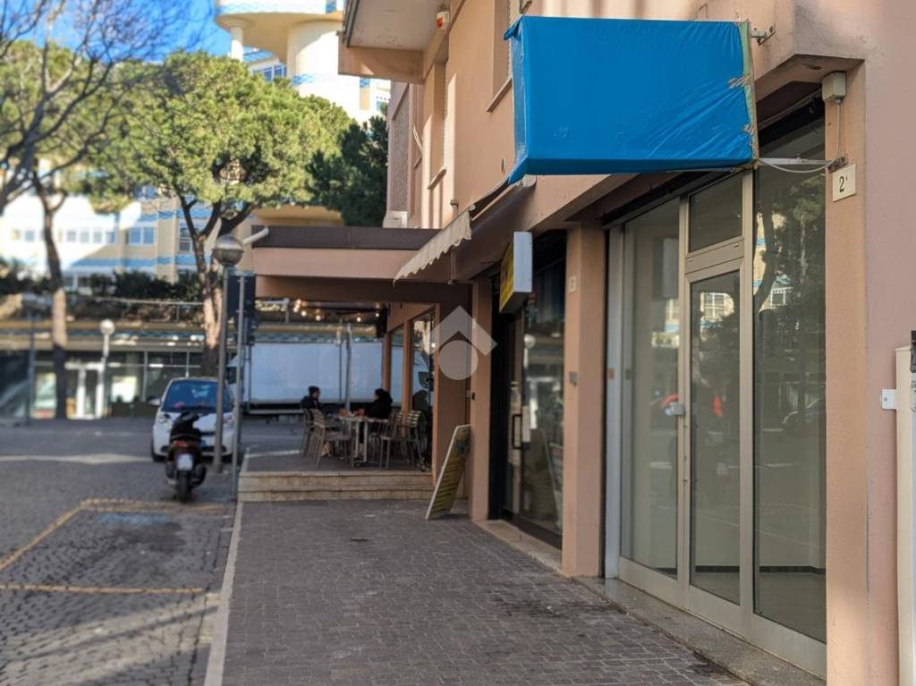 negozio in affitto a Rimini in zona Marina Centro