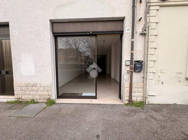 negozio in affitto a Rimini