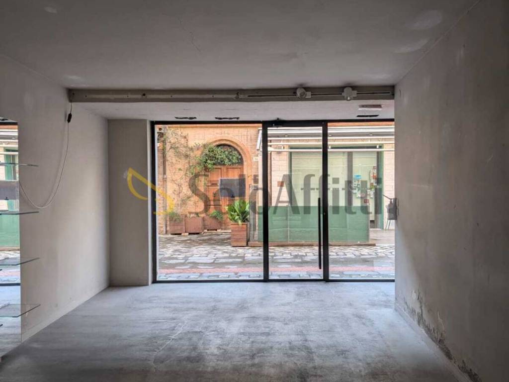 negozio in affitto a Rimini in zona Borgo San Giuliano