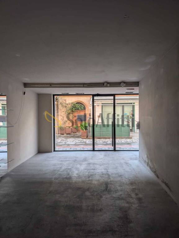 negozio in affitto a Rimini in zona Borgo San Giuliano