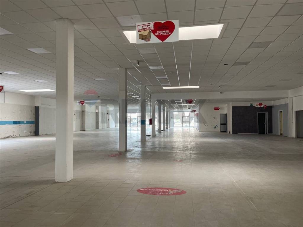 negozio in affitto a Rimini in zona Rivabella