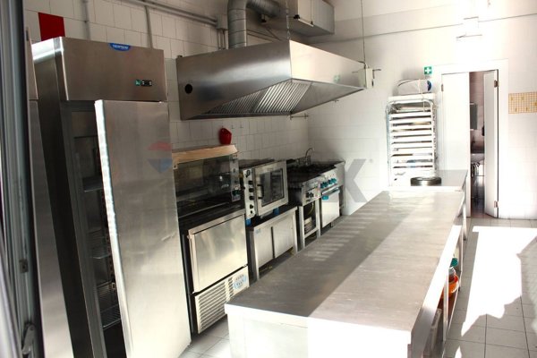 negozio in affitto a Rimini in zona Lagomaggio