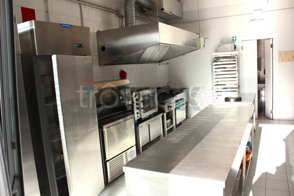 negozio in affitto a Rimini in zona Lagomaggio