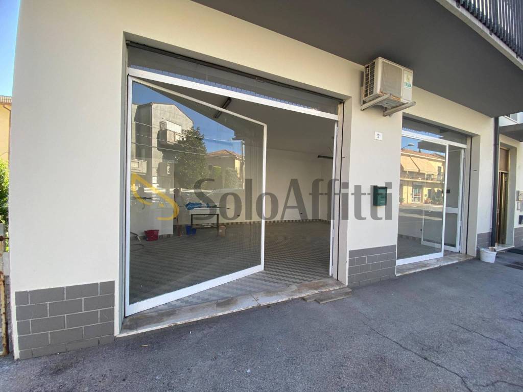 negozio in affitto a Rimini