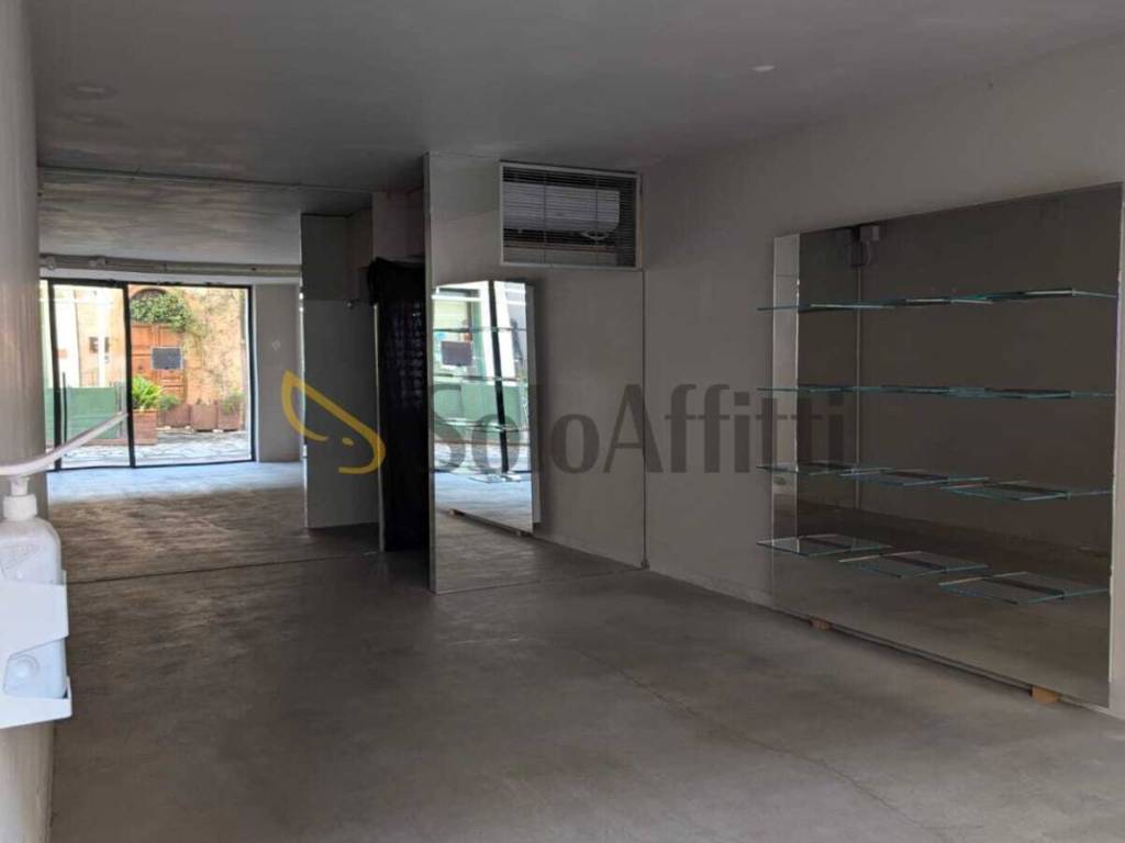 negozio in affitto a Rimini in zona Borgo San Giuliano