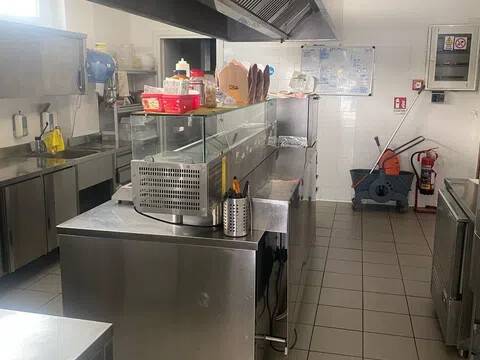 negozio in affitto a Rimini in zona Marebello