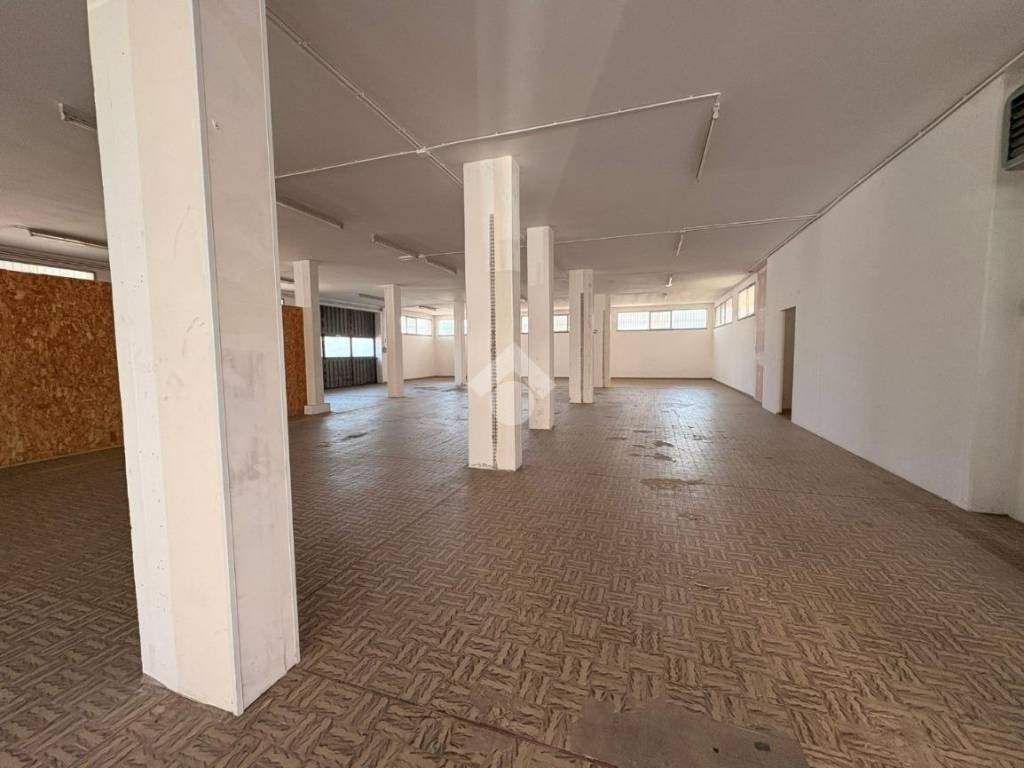 locale commerciale in affitto a Rimini in zona Marecchiese
