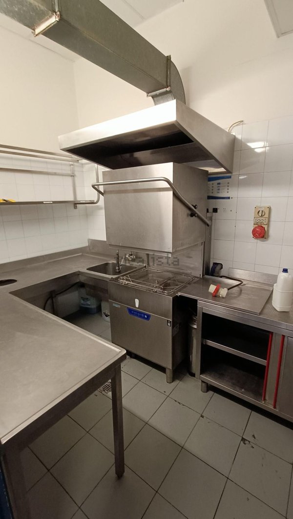 negozio in affitto a Rimini in zona Marina Centro