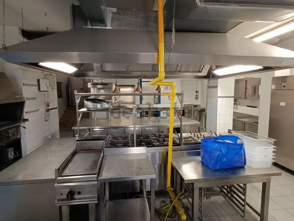 negozio in affitto a Rimini in zona Marina Centro
