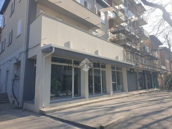 locale commerciale in affitto a Rimini in zona Marina Centro