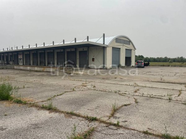 locale commerciale in affitto a Santarcangelo di Romagna in zona Sant'Ermete