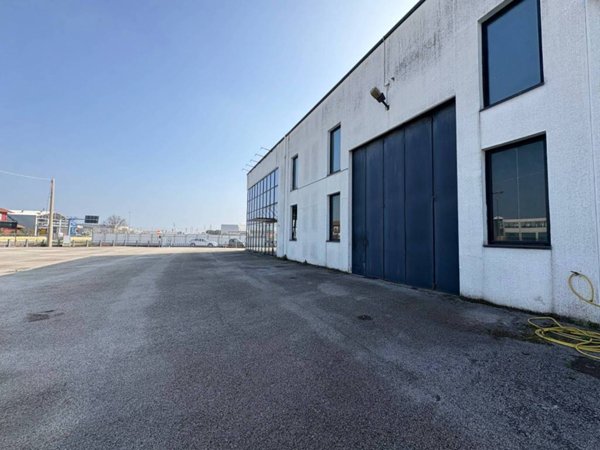 locale commerciale in affitto a Santarcangelo di Romagna