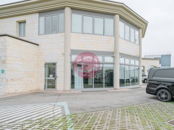 locale commerciale in affitto a Santarcangelo di Romagna