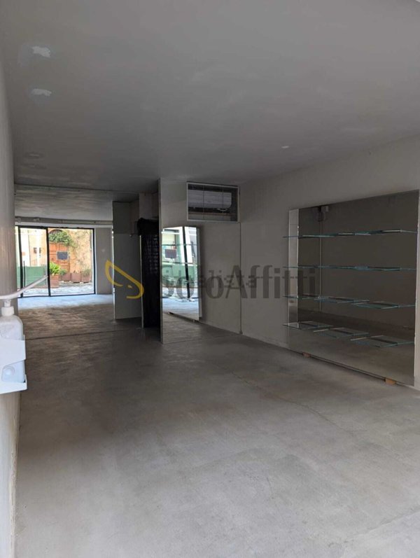 locale commerciale in affitto a Santarcangelo di Romagna
