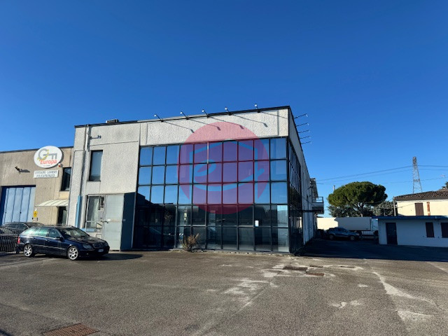 locale commerciale in affitto a Santarcangelo di Romagna