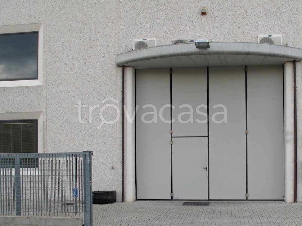 locale commerciale in affitto a Carmignano