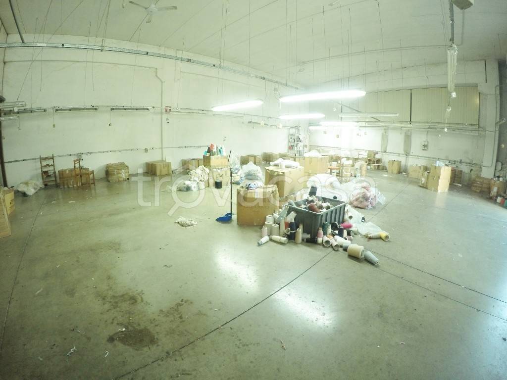 locale commerciale in affitto a Carmignano