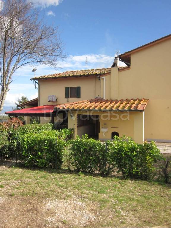 casa indipendente in affitto a Carmignano