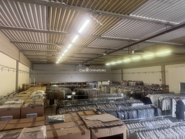 locale commerciale in affitto a Carmignano