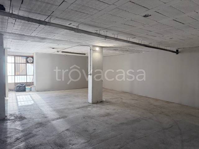 locale commerciale in affitto a Carmignano