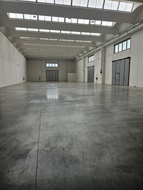 locale commerciale in affitto a Montemurlo