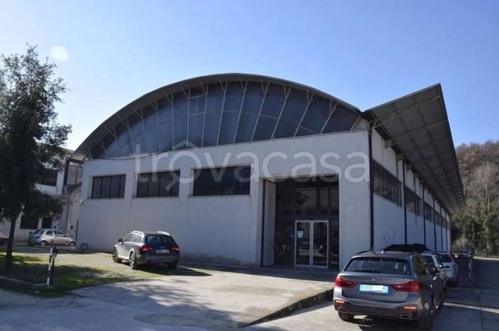 locale commerciale in affitto a Montemurlo