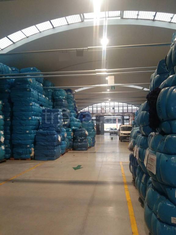 locale commerciale in affitto a Montemurlo