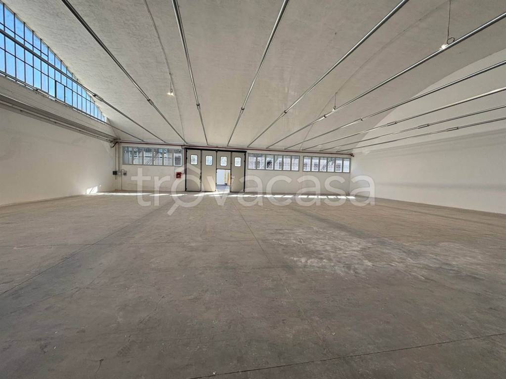 locale commerciale in affitto a Montemurlo