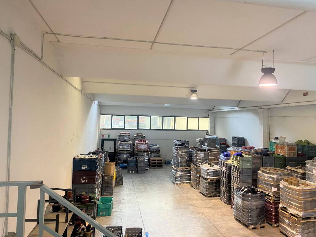 locale commerciale in affitto a Montemurlo in zona Fornacelle