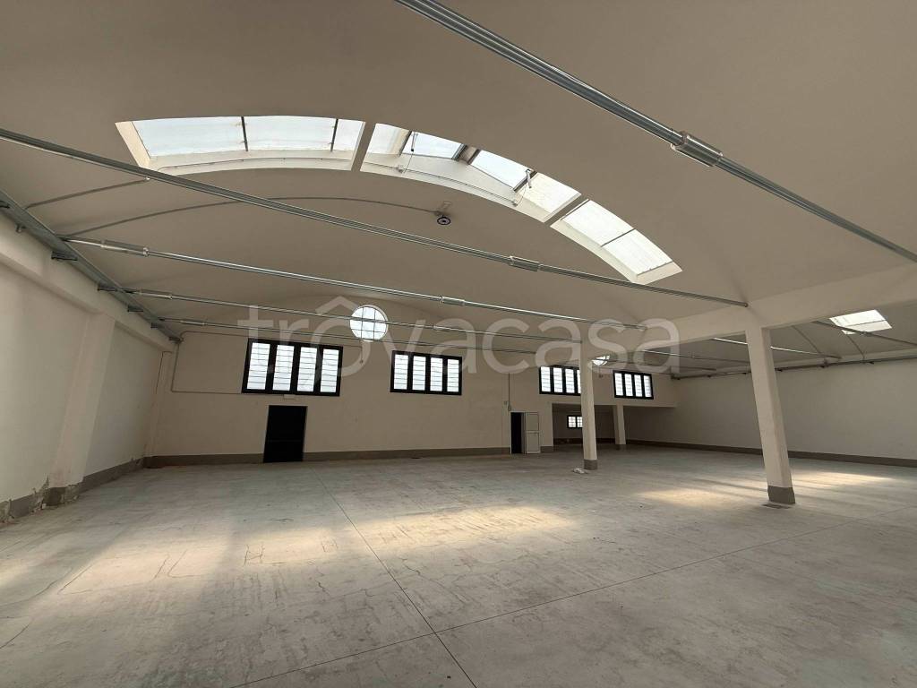 locale commerciale in affitto a Montemurlo