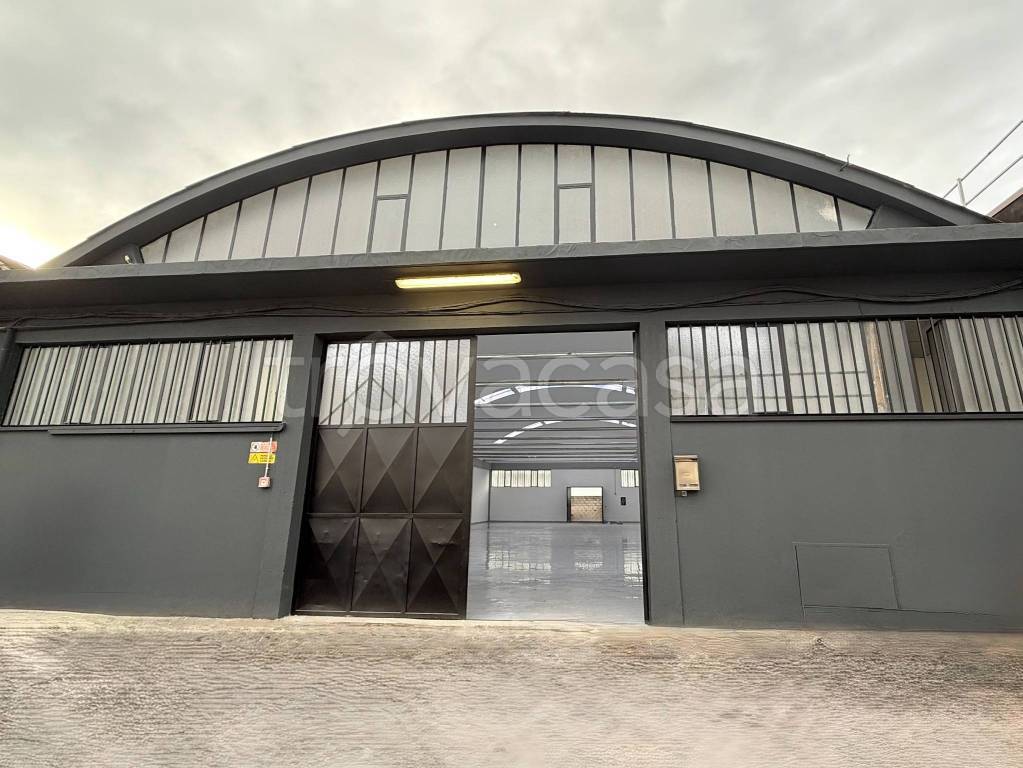 locale commerciale in affitto a Montemurlo