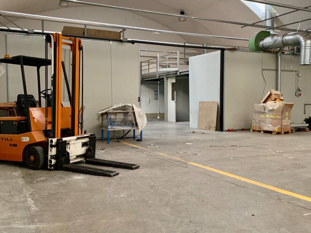 locale commerciale in affitto a Montemurlo in zona Fornacelle