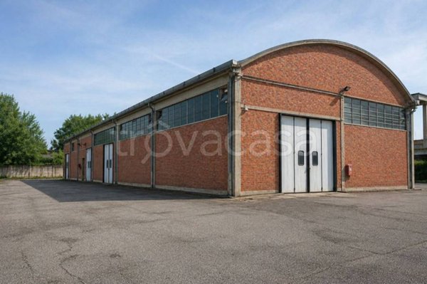locale commerciale in affitto a Montemurlo