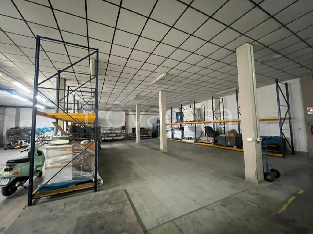 locale commerciale in affitto a Montemurlo