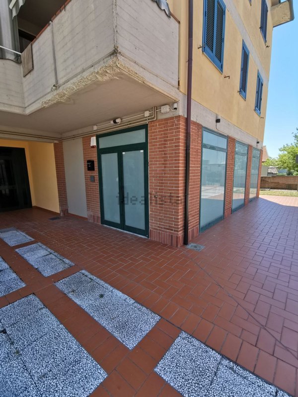 locale commerciale in affitto a Montemurlo
