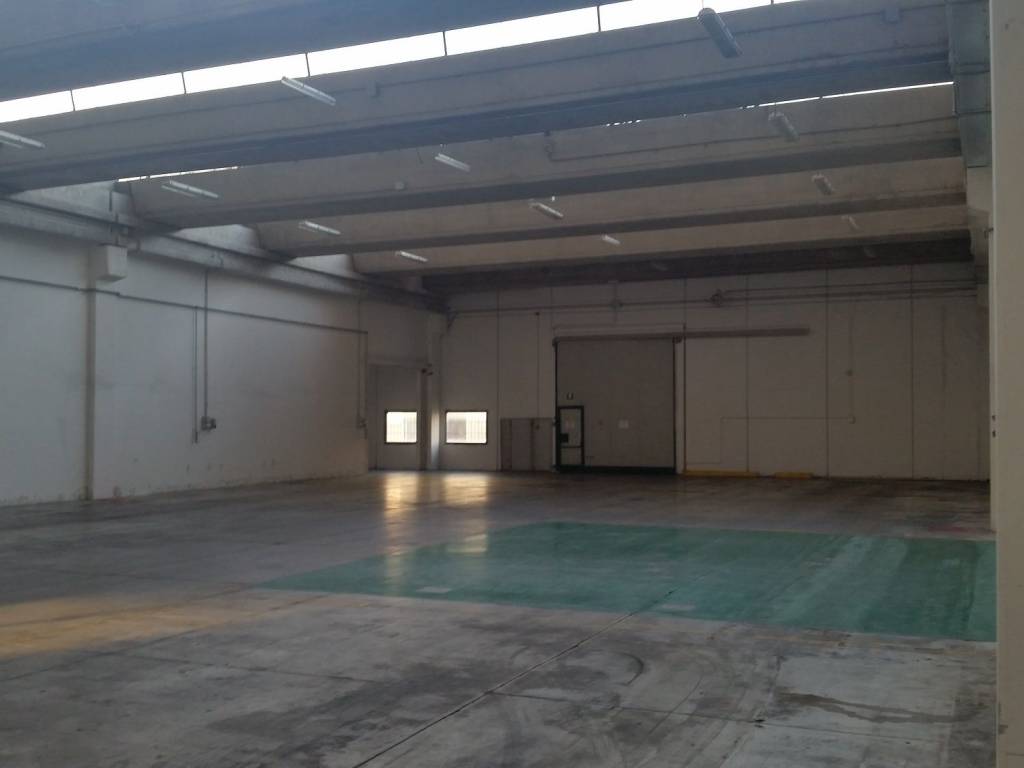 locale commerciale in affitto a Montemurlo
