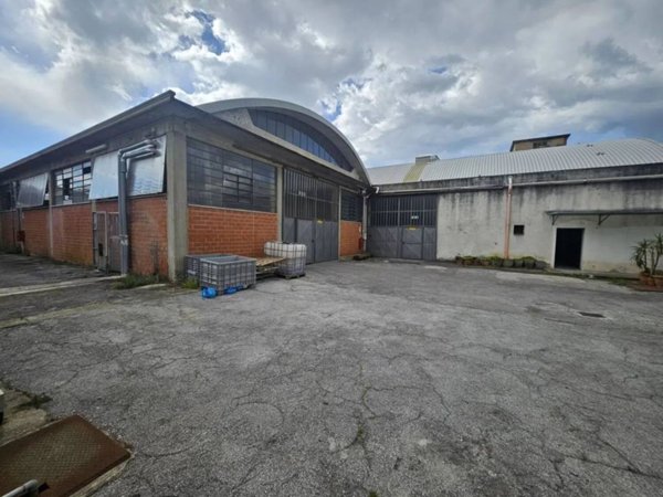 locale commerciale in affitto a Montemurlo