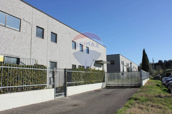 locale commerciale in affitto a Poggio a Caiano