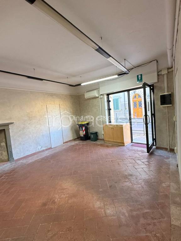 negozio in affitto a Poggio a Caiano