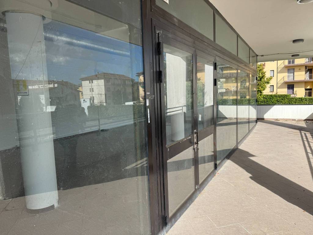 negozio in affitto a Poggio a Caiano