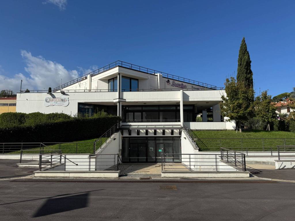 negozio in affitto a Poggio a Caiano