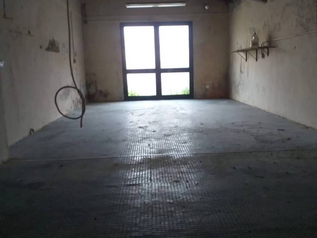 locale di sgombero in affitto a Poggio a Caiano